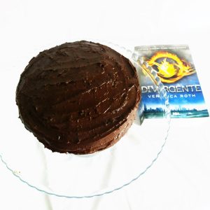 La tarta de chocolate de «Divergente» – Esquinas Dobladas