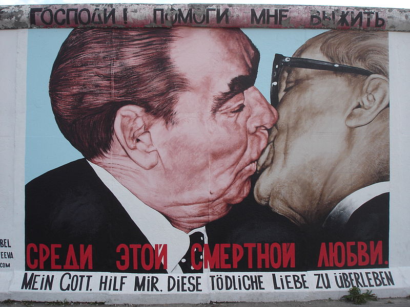 Los otros besos del Muro de Berlín — Esquinas Dobladas