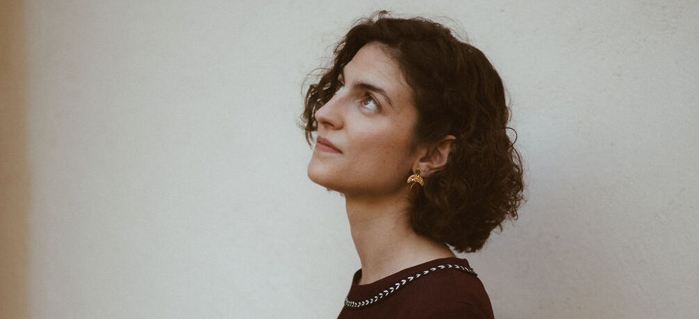 Elena Álvarez | Esquinas Dobladas